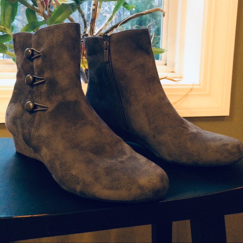 Impo suede boots sz 9 1/2